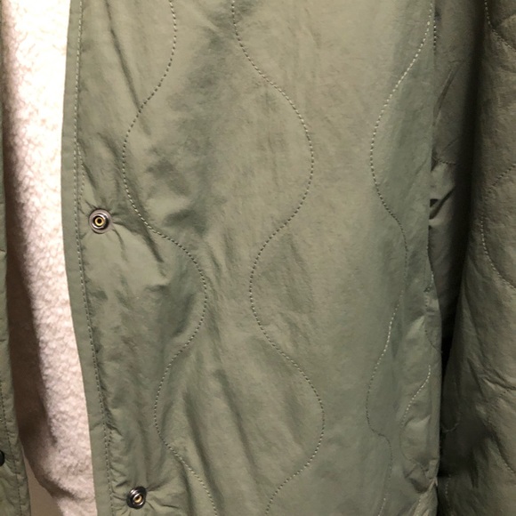 Reversible Uniqlo Green & Faux Teddy Puffy Jacket - Picture 3 of 9